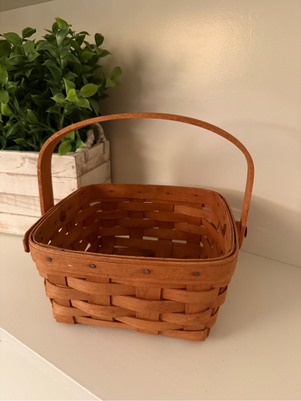 Longaberger 1992 Medium Berry Basket Handwoven w/handle Square  Hardwood Maple